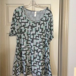 A casual Lularoe top!